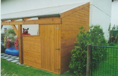 Gerteschuppen mit Carport kombiniert